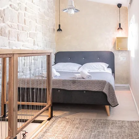 L&b Amphitheater * Πούλα