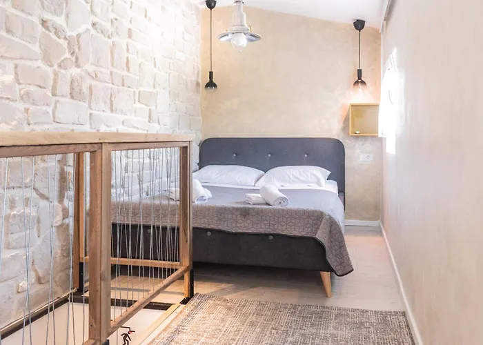 L&b Amphitheater * פולה