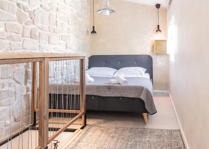 L&b Amphitheater * פולה